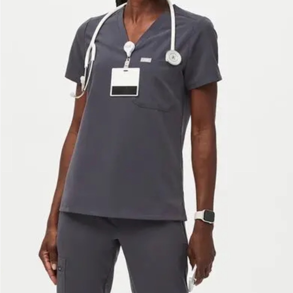 Figs Gray Fitted Scrub Set. Rare baby pink draw string on pants